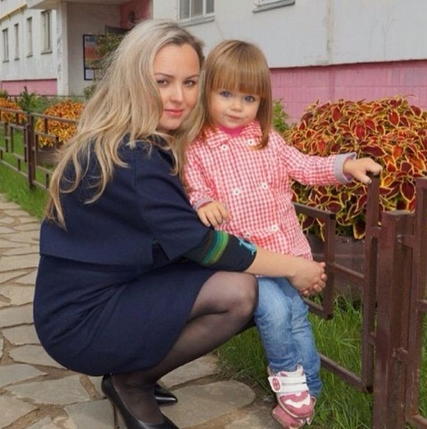 طفلة روسية تشبه الدمية تتنافس على أجمل طفلة في العالم Gheir